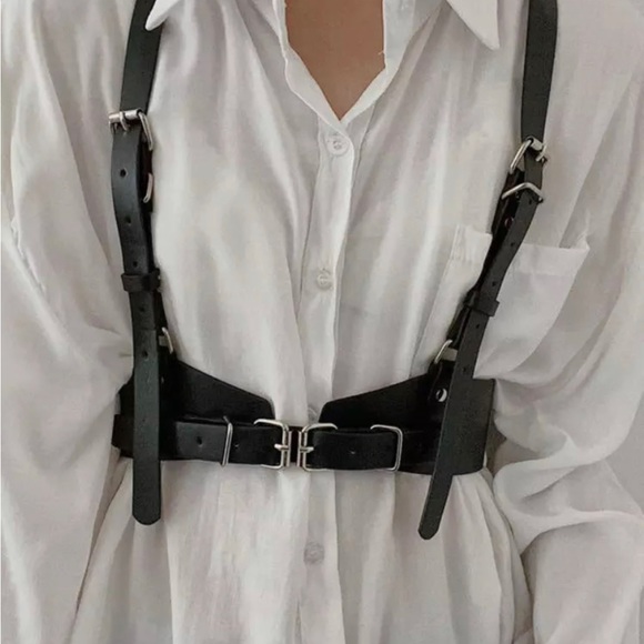 Black Faux Leather Suspenders Belt - Picture 5 of 8